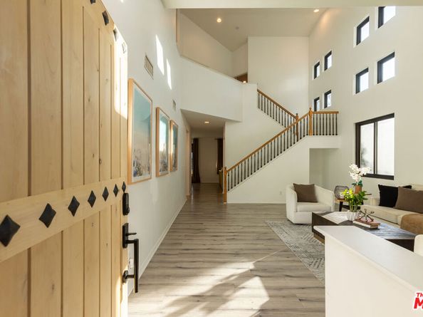 18404 Arminta Street, Reseda CA 91335