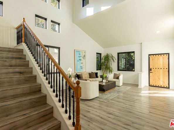 18404 Arminta Street, Reseda CA 91335