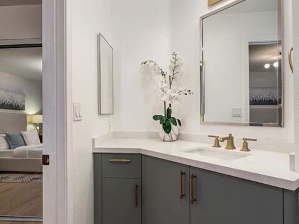 1633 S Bentley Avenue 204, Los Angeles CA 90025