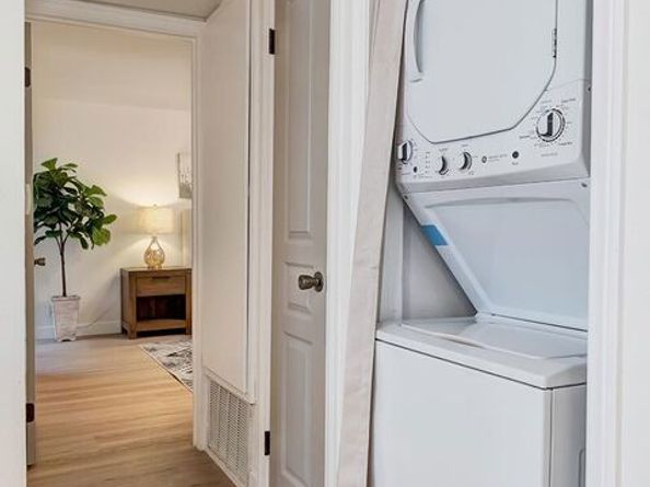 1633 S Bentley Avenue 204, Los Angeles CA 90025