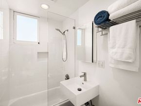 2716 6th Street, Santa Monica CA 90405