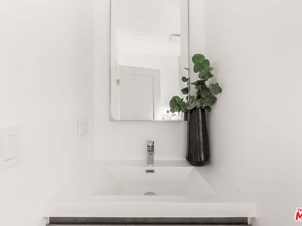 305 W Avenue 38, Los Angeles CA 90065