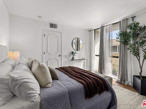 817 5th Street B, Santa Monica CA 90403