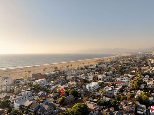 46 Wavecrest Avenue, Venice CA 90291