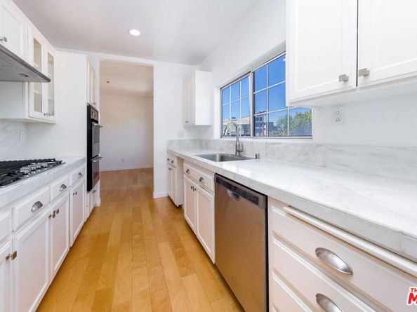 2205 S Bentley Avenue 302, Los Angeles CA 90064