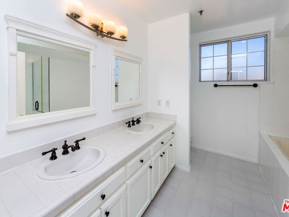 2205 S Bentley Avenue 302, Los Angeles CA 90064