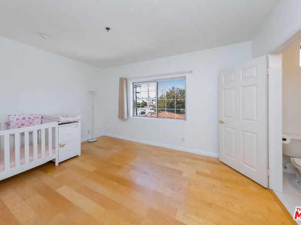 2205 S Bentley Avenue 302, Los Angeles CA 90064