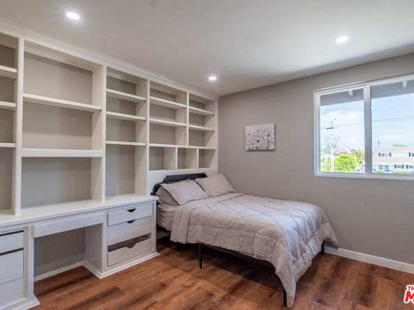 20456 W Strathern Street, Winnetka CA 91306