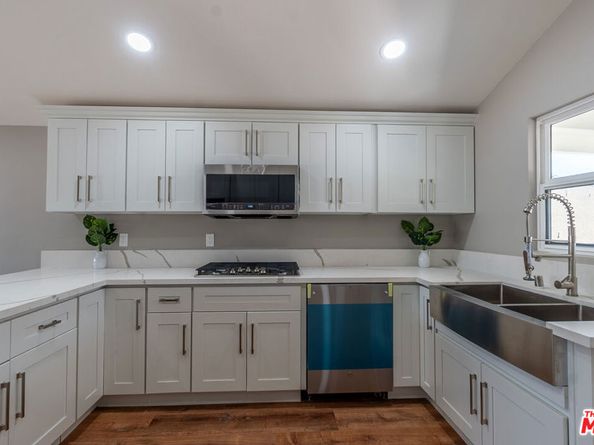 20456 W Strathern Street, Winnetka CA 91306