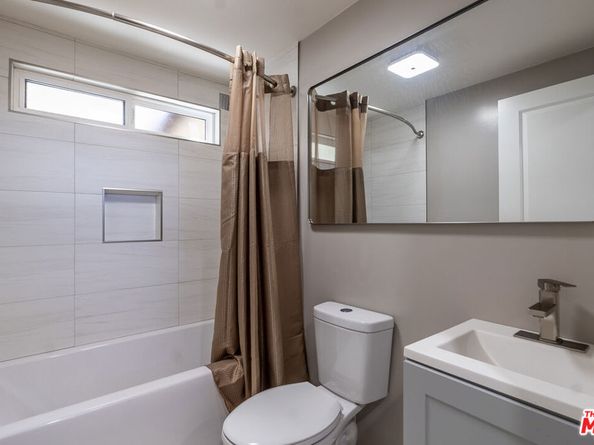 20456 W Strathern Street, Winnetka CA 91306