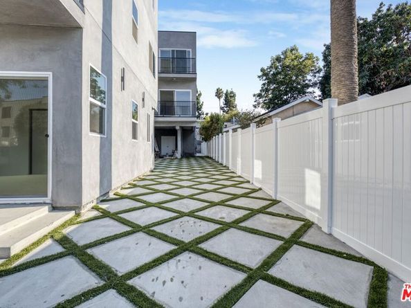 10828 Hesby Street, North Hollywood CA 91601