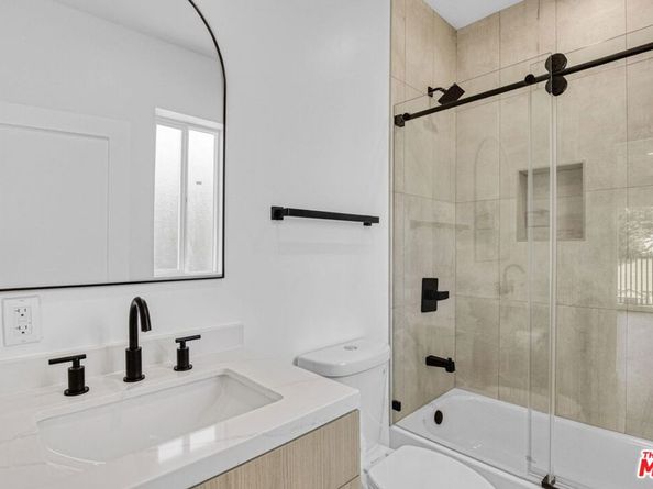 10828 Hesby Street, North Hollywood CA 91601