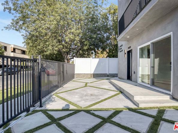 10828 Hesby Street, North Hollywood CA 91601