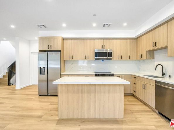 10828 Hesby Street, North Hollywood CA 91601