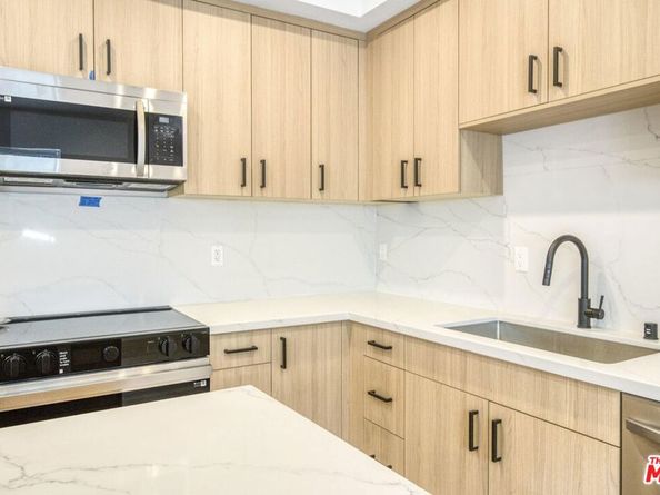 10828 Hesby Street, North Hollywood CA 91601