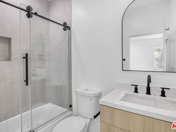 10828 Hesby Street, North Hollywood CA 91601