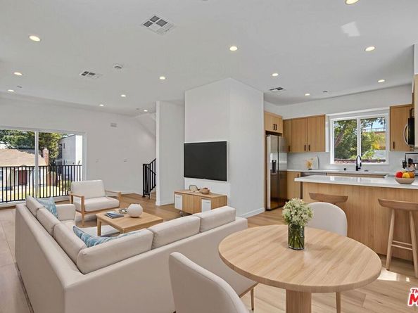 10828 Hesby Street, North Hollywood CA 91601