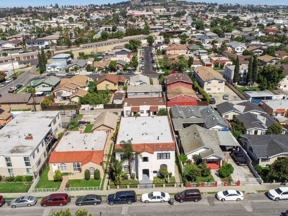 2370 Lime Avenue, Long Beach CA 90806
