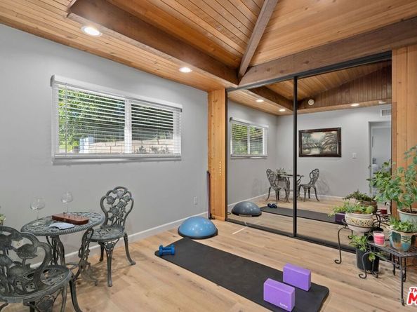 9446 Mclennan Avenue, Northridge CA 91343