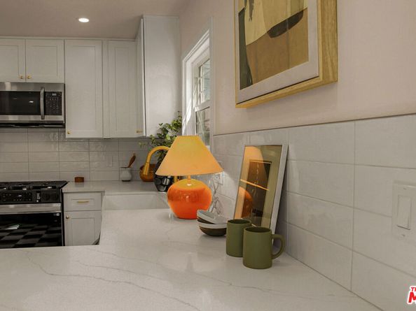 1462 Burnside Avenue, Los Angeles CA 90019