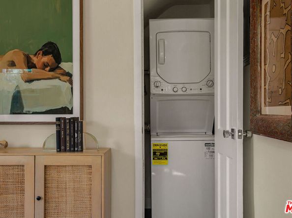 1462 Burnside Avenue, Los Angeles CA 90019