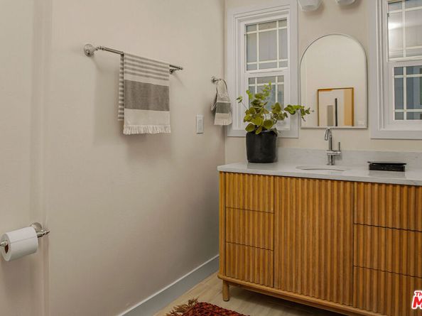 1462 Burnside Avenue, Los Angeles CA 90019