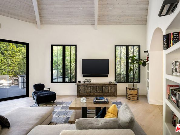 7651 Willow Glen Road, Los Angeles CA 90046