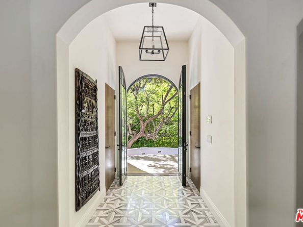 7651 Willow Glen Road, Los Angeles CA 90046