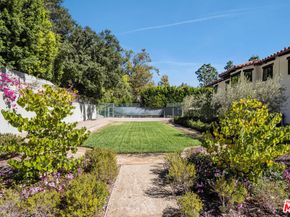 7651 Willow Glen Road, Los Angeles CA 90046