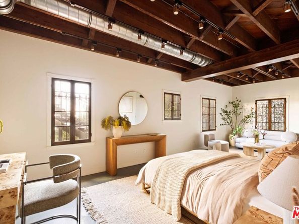 4818 Bonvue Avenue, Los Angeles CA 90027