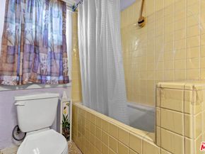 945 W 54th Street, Los Angeles CA 90037