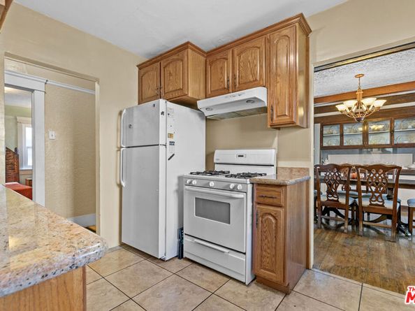 945 W 54th Street, Los Angeles CA 90037