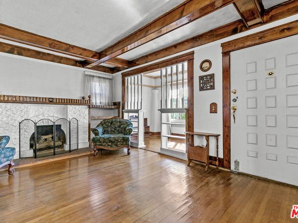 945 W 54th Street, Los Angeles CA 90037