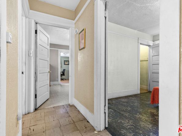 945 W 54th Street, Los Angeles CA 90037