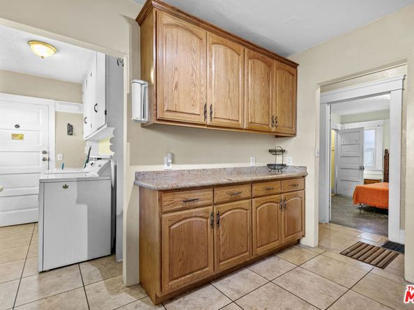 945 W 54th Street, Los Angeles CA 90037