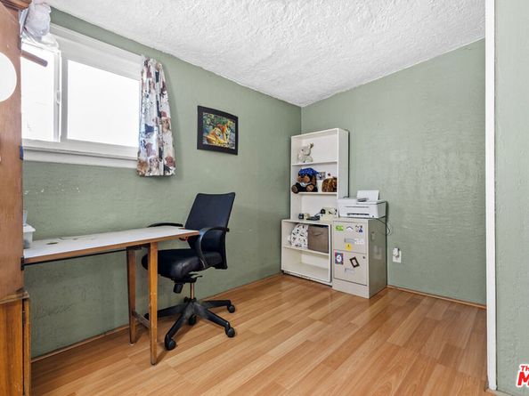 945 W 54th Street, Los Angeles CA 90037