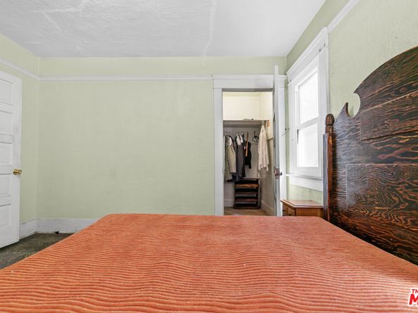 945 W 54th Street, Los Angeles CA 90037