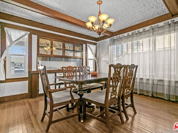 945 W 54th Street, Los Angeles CA 90037