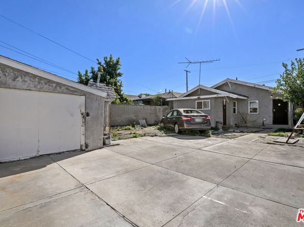 945 W 54th Street, Los Angeles CA 90037