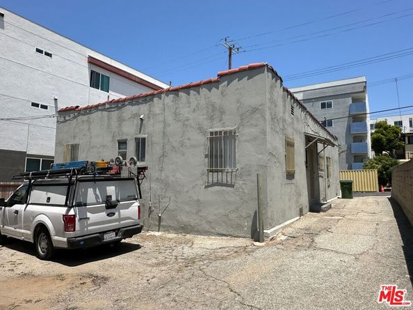 1113 S Hobart Boulevard, Los Angeles CA 90006