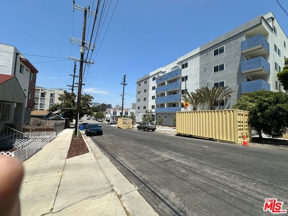 1113 S Hobart Boulevard, Los Angeles CA 90006