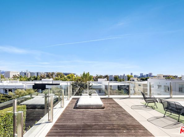 9000 W 3rd Street 208, Los Angeles CA 90048
