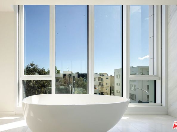 9000 W 3rd Street 208, Los Angeles CA 90048