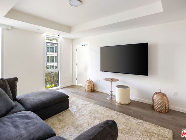 9000 W 3rd Street 208, Los Angeles CA 90048