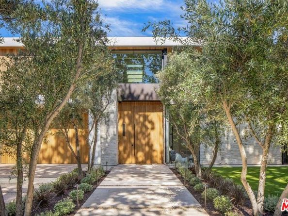 740 Warner Avenue, Los Angeles CA 90024