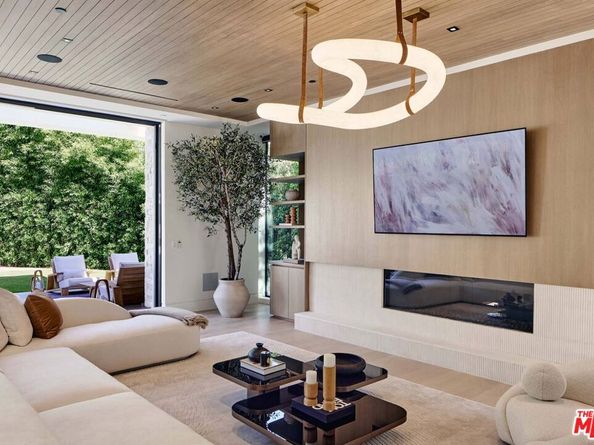 740 Warner Avenue, Los Angeles CA 90024