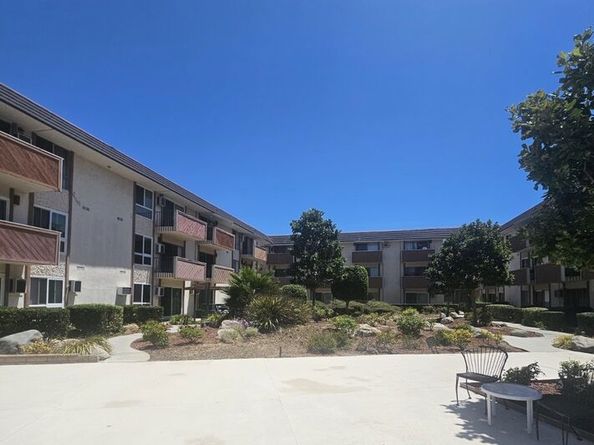 5585 E Pacific Coast Highway 260, Long Beach CA 90804