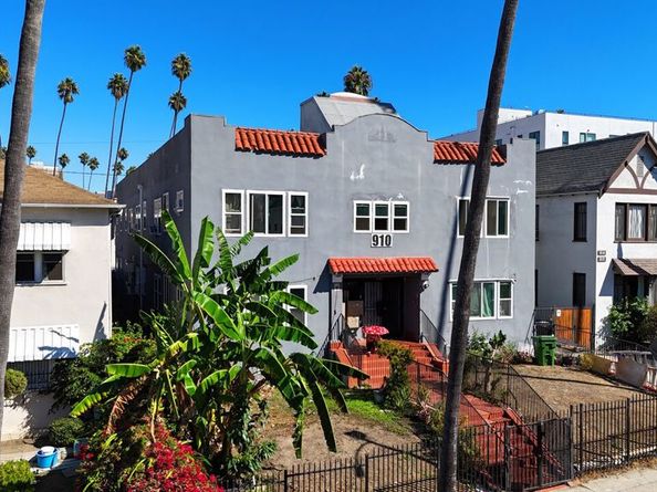 910 S Mariposa Avenue, Los Angeles CA 90006
