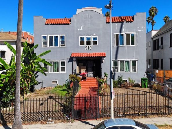 910 S Mariposa Avenue, Los Angeles CA 90006