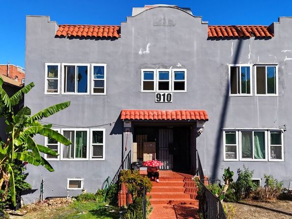 910 S Mariposa Avenue, Los Angeles CA 90006
